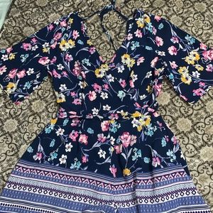 Fransesca’s Romper Size Medium ✨ blue and floral